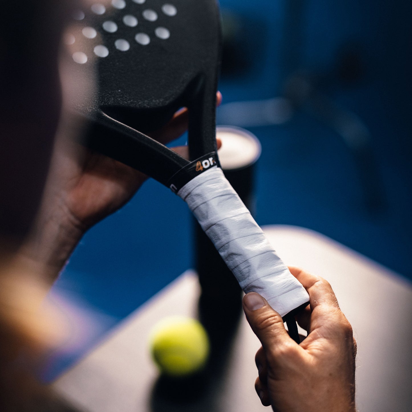 4on SwiftGrip installed on padel racket – improved grip and reduced vibrations for better control